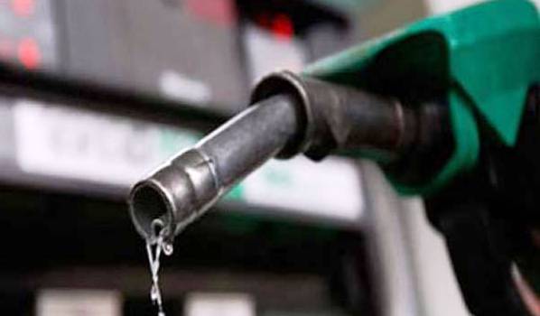 PM Nawaz reduced Rs 5 per liter reduction in petrol price